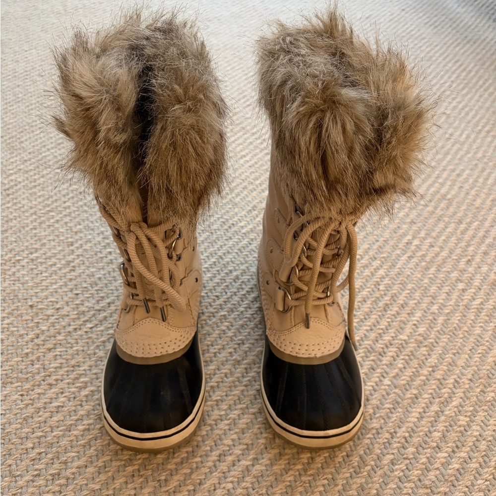 Sorel Black and Tan Fur-Trimmed Winter Boots